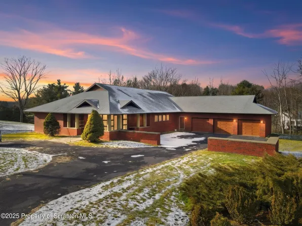 1301 Violet Ter, Waverly Township, PA 18411