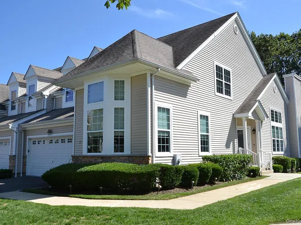 33 Emilie Drive, Center Moriches, NY 11934