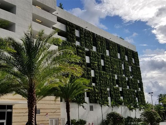 2nd image of 16385 Biscayne Blvd Unit 2705