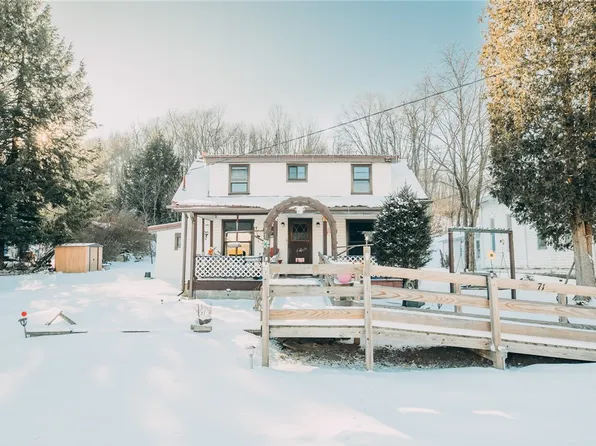 71 Maple St, Burnside, PA 15721