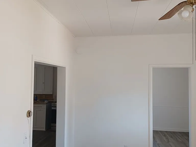 335 S 5 E — Photo 29