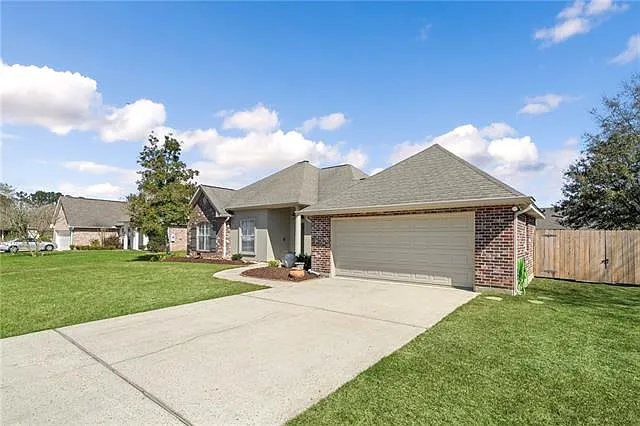 409 Gainesway Dr — Photo 3
