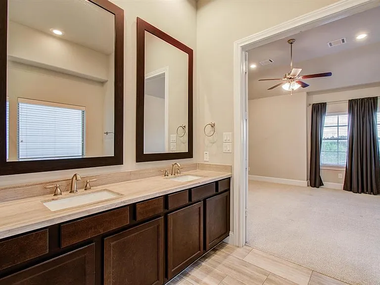 610 Delano St — Photo 25