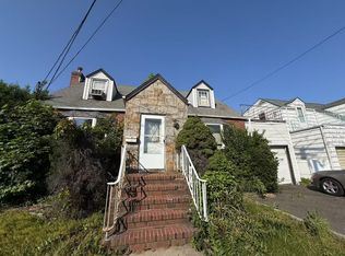 40 Farnum St, Lynbrook, NY 11563
