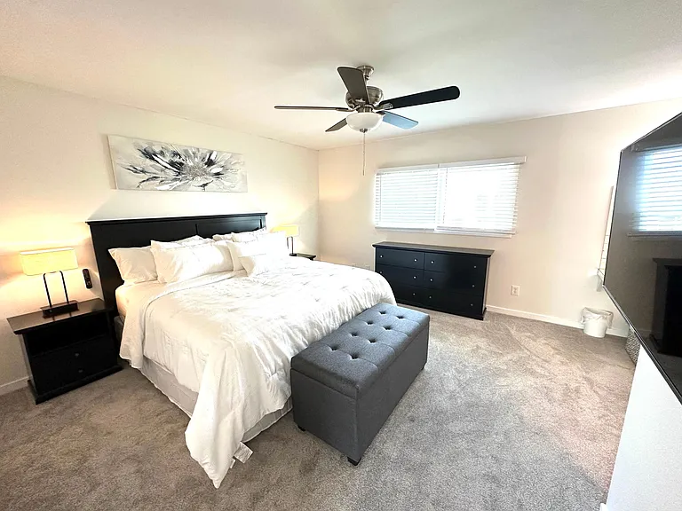 2822 E Clarendon Ave — Photo 5