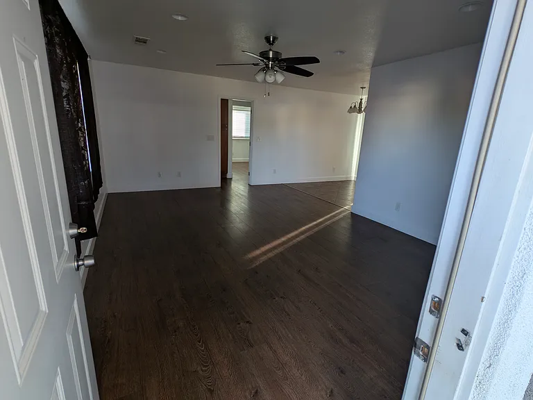 1221 Fordham Ave — Photo 2