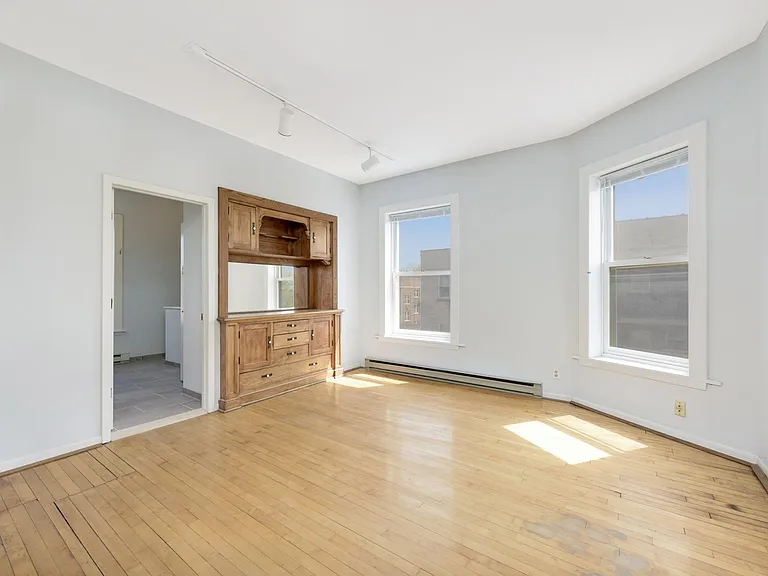 2421 Emerson Ave S #107 — Photo 9