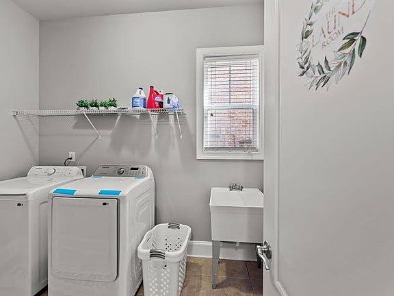 4th image of 1151 Gateview Dr