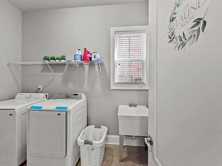 1151 Gateview Dr — Photo 4