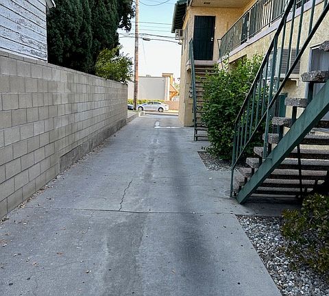 3rd image of 1415 Stanley Ave APT 1