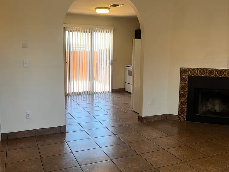 1921 N Madelyn Ave — Photo 8
