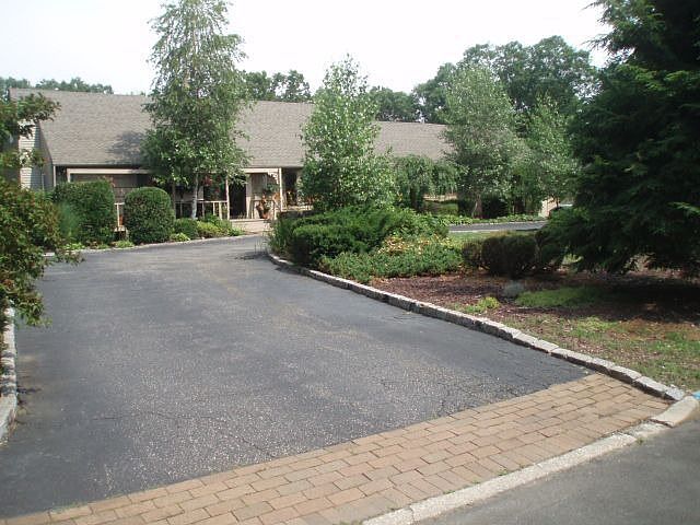 Circular Driveway Entance