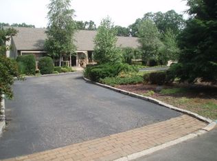 40 Seneca Ave, Dix Hills, NY 11746