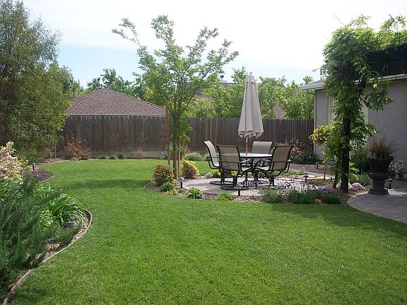 Lush & Spacious Private Bkyd