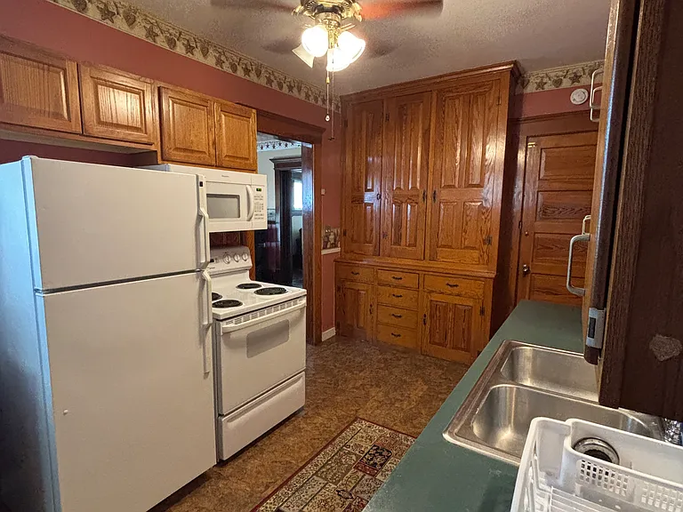 111 Highland Blvd — Photo 7