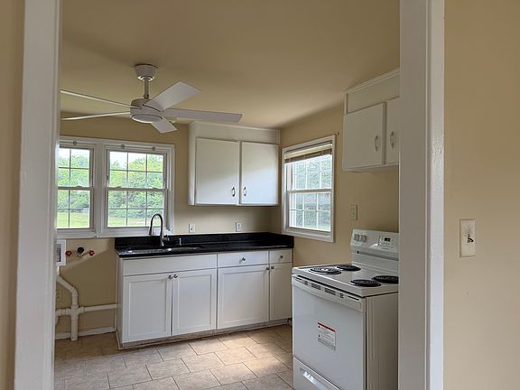 5th image of 121 Woodgate Cir