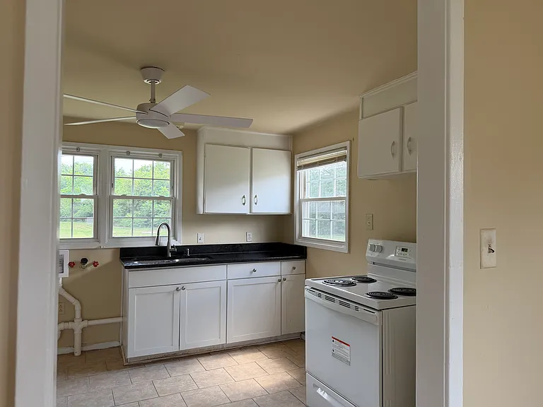 121 Woodgate Cir — Photo 5