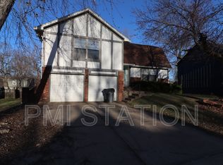 14923 S Sturgeon Dr, Olathe, KS 66062