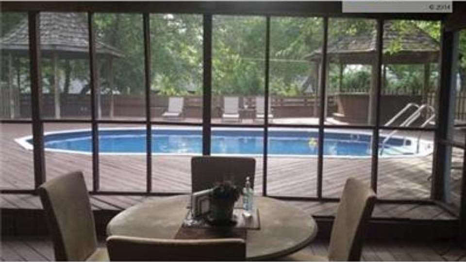 2nd image of 5521 Roe Blvd