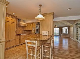 55 Beechwood Dr, Cranston, RI 02921