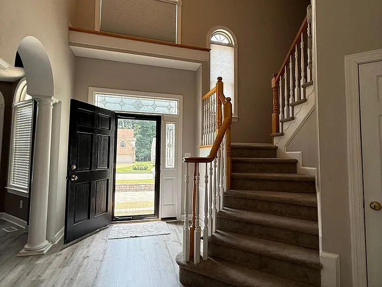115 Sheldon Ct — Photo 12