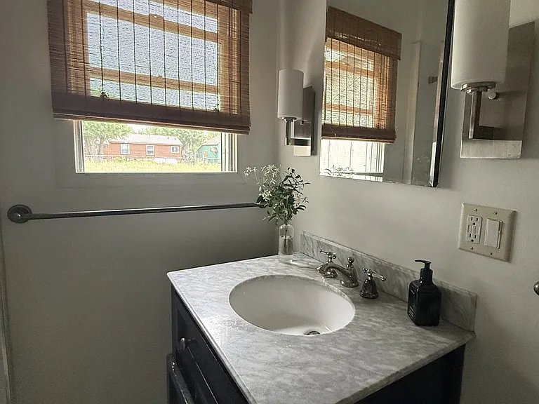 980 Wenzel Ln — Photo 16