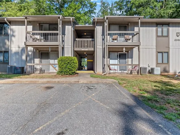 2260 Sunderland Rd APT 74W, Winston Salem, NC 27103