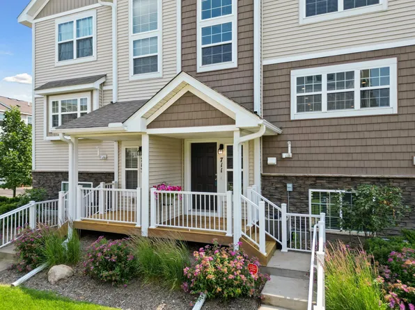 711 Eagle Ct, Lino Lakes, MN 55014