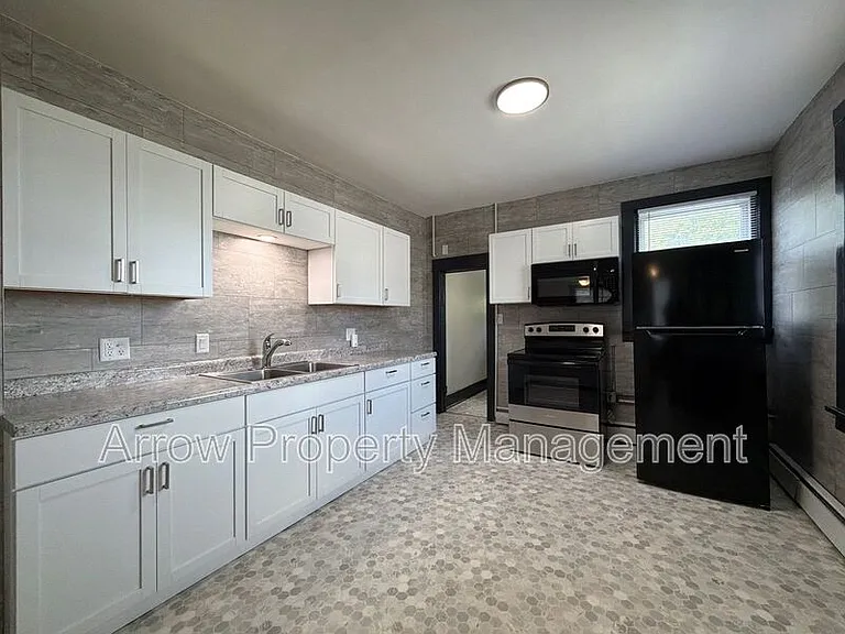 4602 Saint Paul Ave #3 — Photo 4