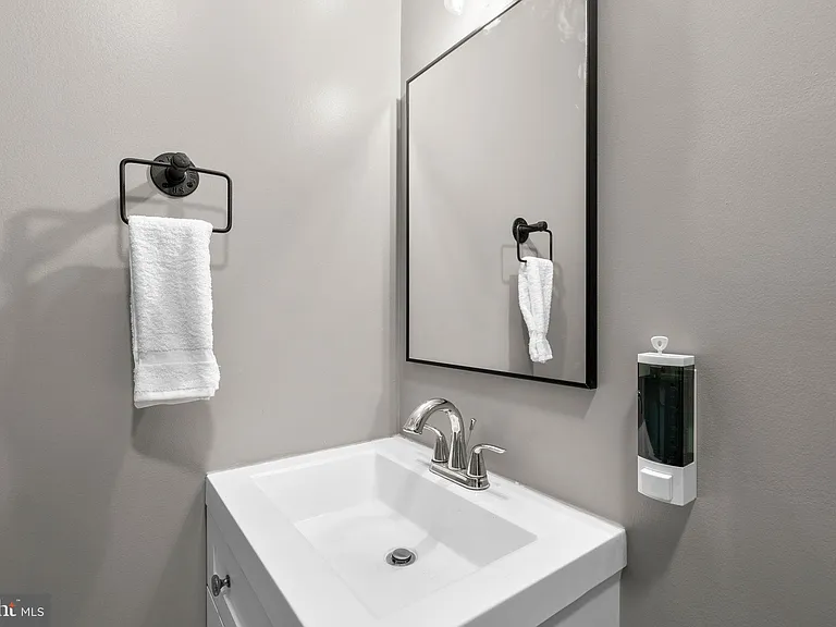 59 Rhode Island Ave NW #2 — Photo 17