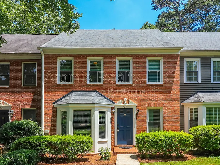 1381 Old Virginia Ct SE — Photo 1