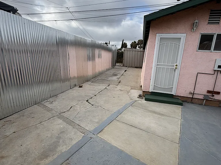 Clay Ave — Photo 2