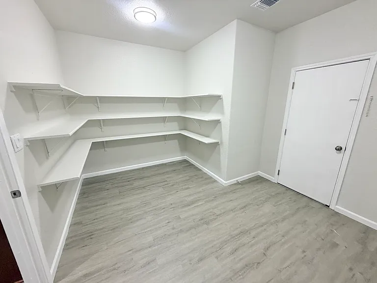 Walk in pantry