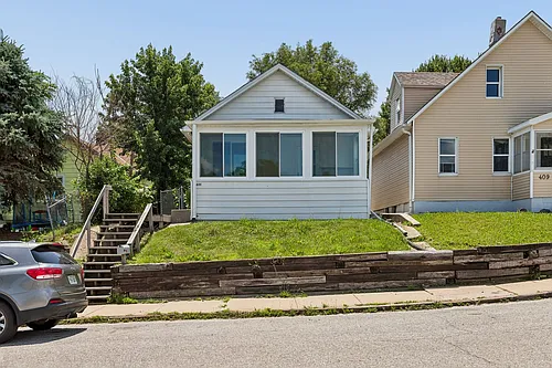 405 William St Photo 1
