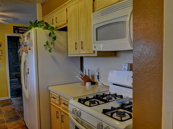 5th image of 902 Lorey Ln