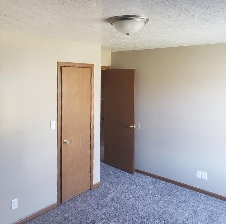 2nd image of 2859 Plaza Ln