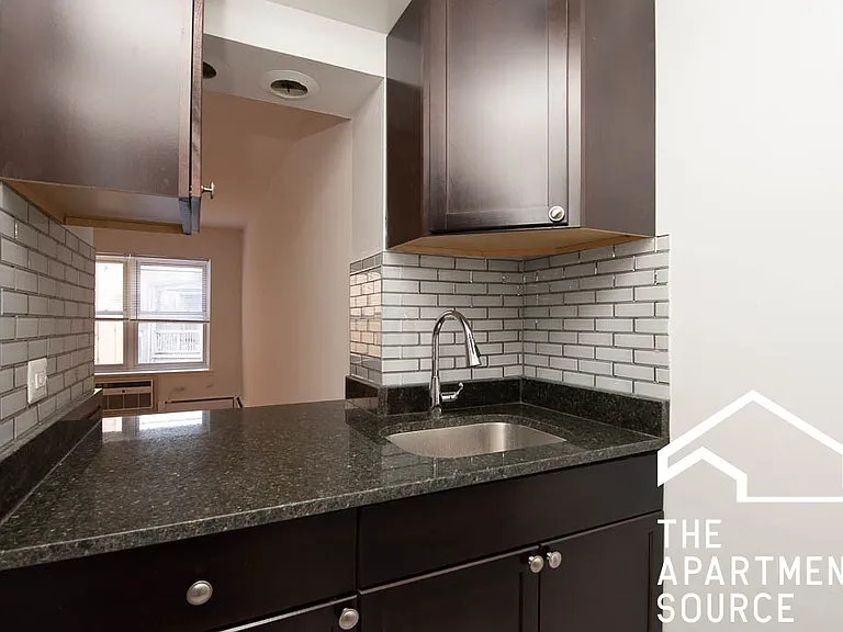 6830 N Sheridan Rd #462 — Photo 1