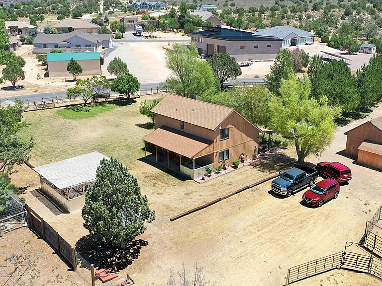 825 N Horsemans Park Dr W — Photo 35