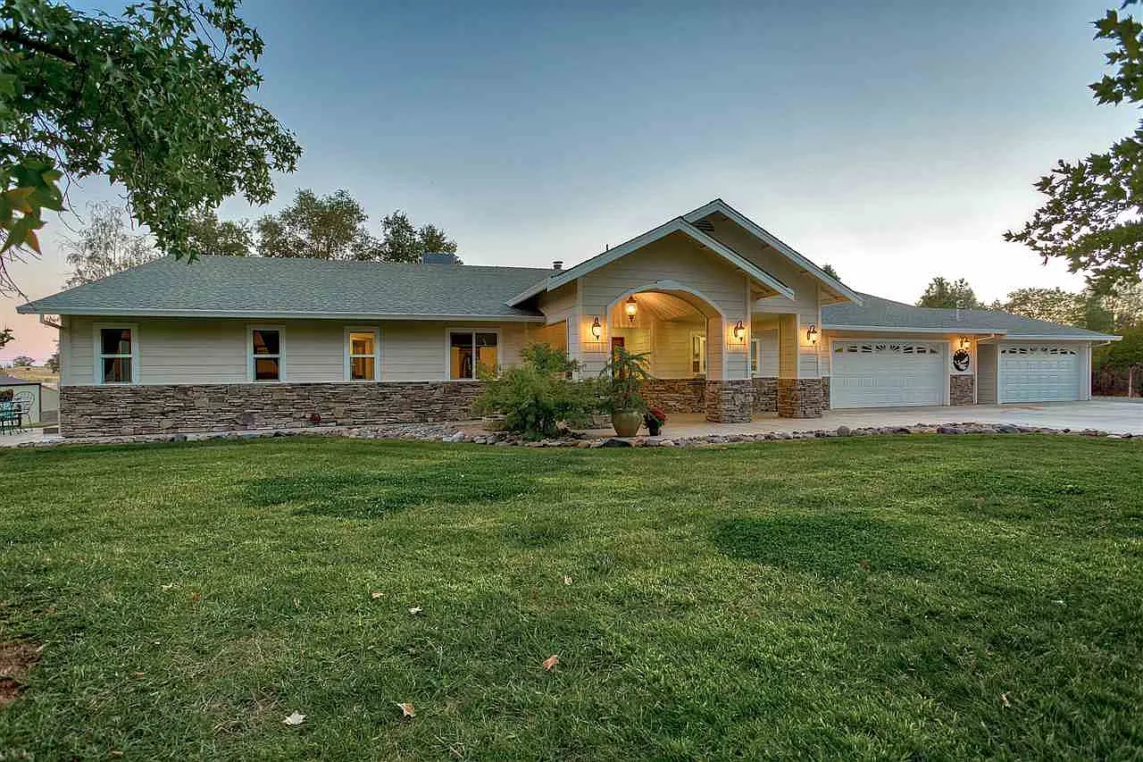 22027 Oak Tree Ln photo 1