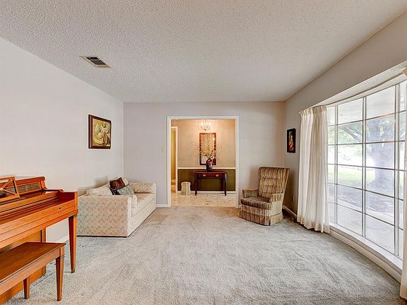 4th image of 6704 Kingswood Dr