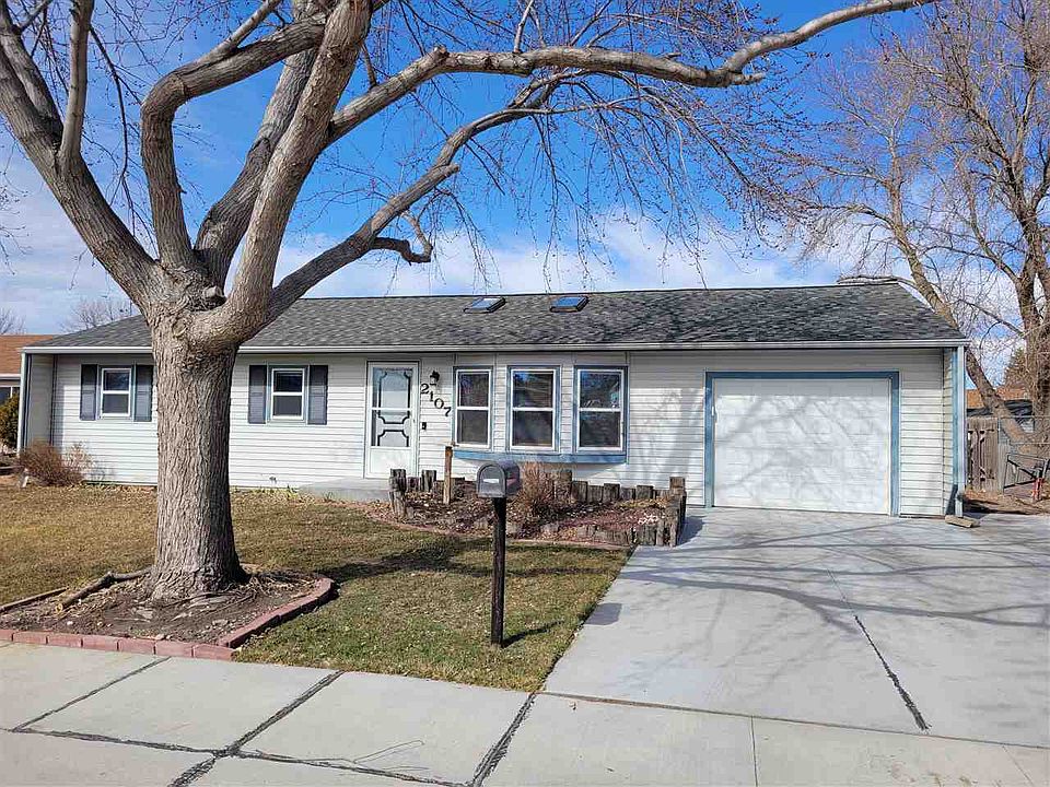 1st image of 2107 E E St