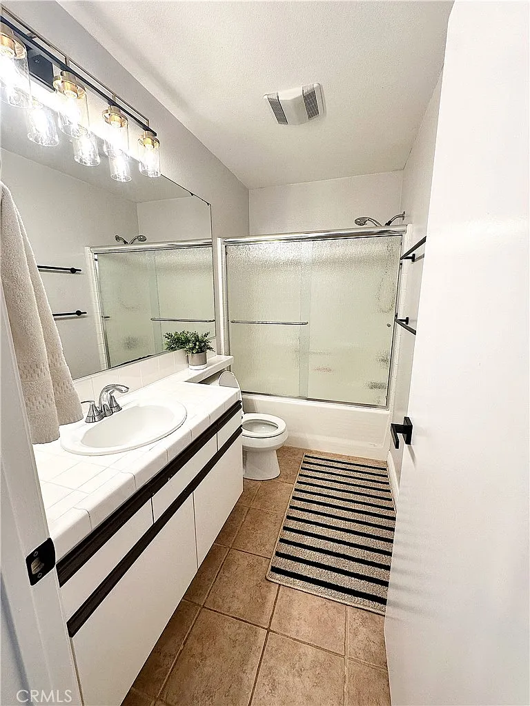 2 bed, 940 sqft, $3,900 — Photo 4