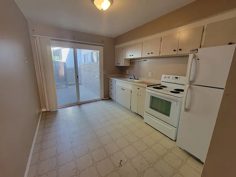 1752 S 440 W — Photo 26