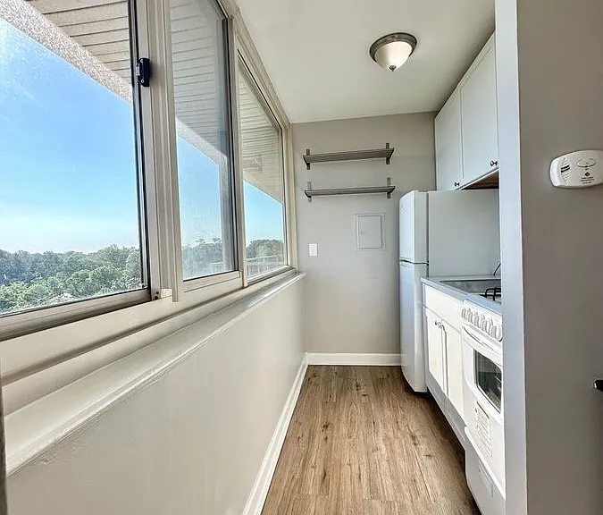 4520 King St #905 — Photo 7