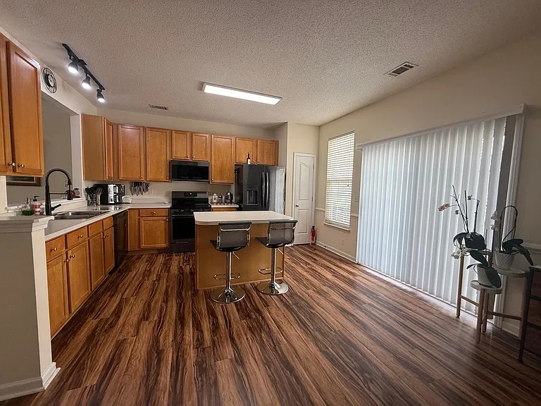 105 Cirrus Ct — Photo 8