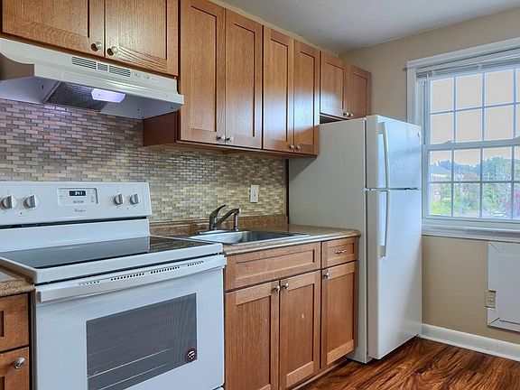 4th image of 50 Danbury Dr APT 18