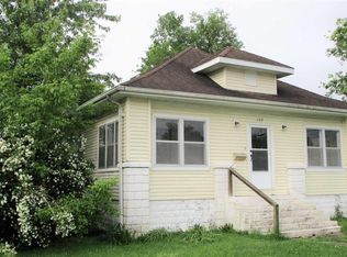 102 Flora Ave, Flora, IL 62839