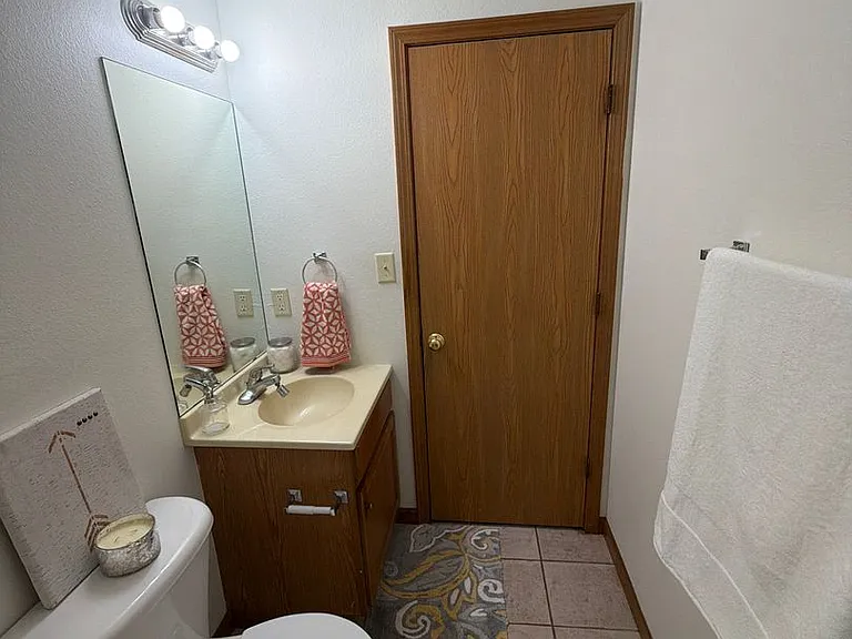 275 Woodridge Ct — Photo 29