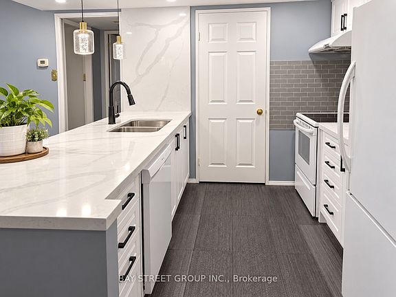 3rd image of 701 King St W #Penthouse 7