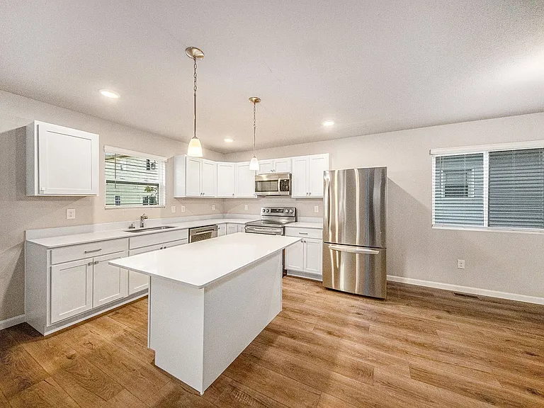 1027 Maple Ave — Photo 3